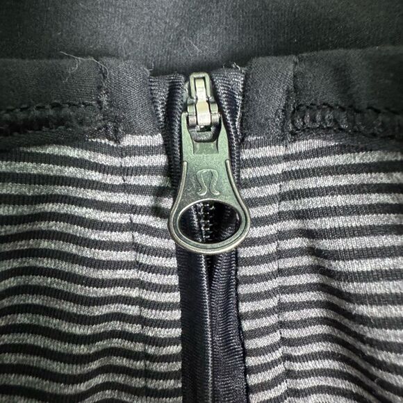 Lululemon Kriss Cross 1/2 Zip Pullover Tonka Stripe Black Women’s Size 4 - Picture 6 of 10